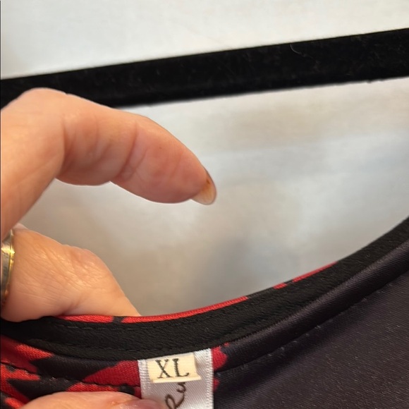 Stylish Red and Black Lip Print Dress/ tunic top - Picture 2 of 2